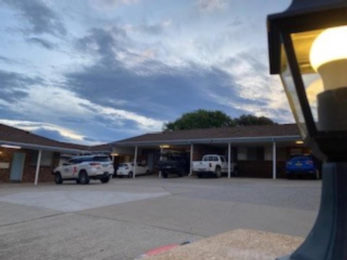 Kinross Motel