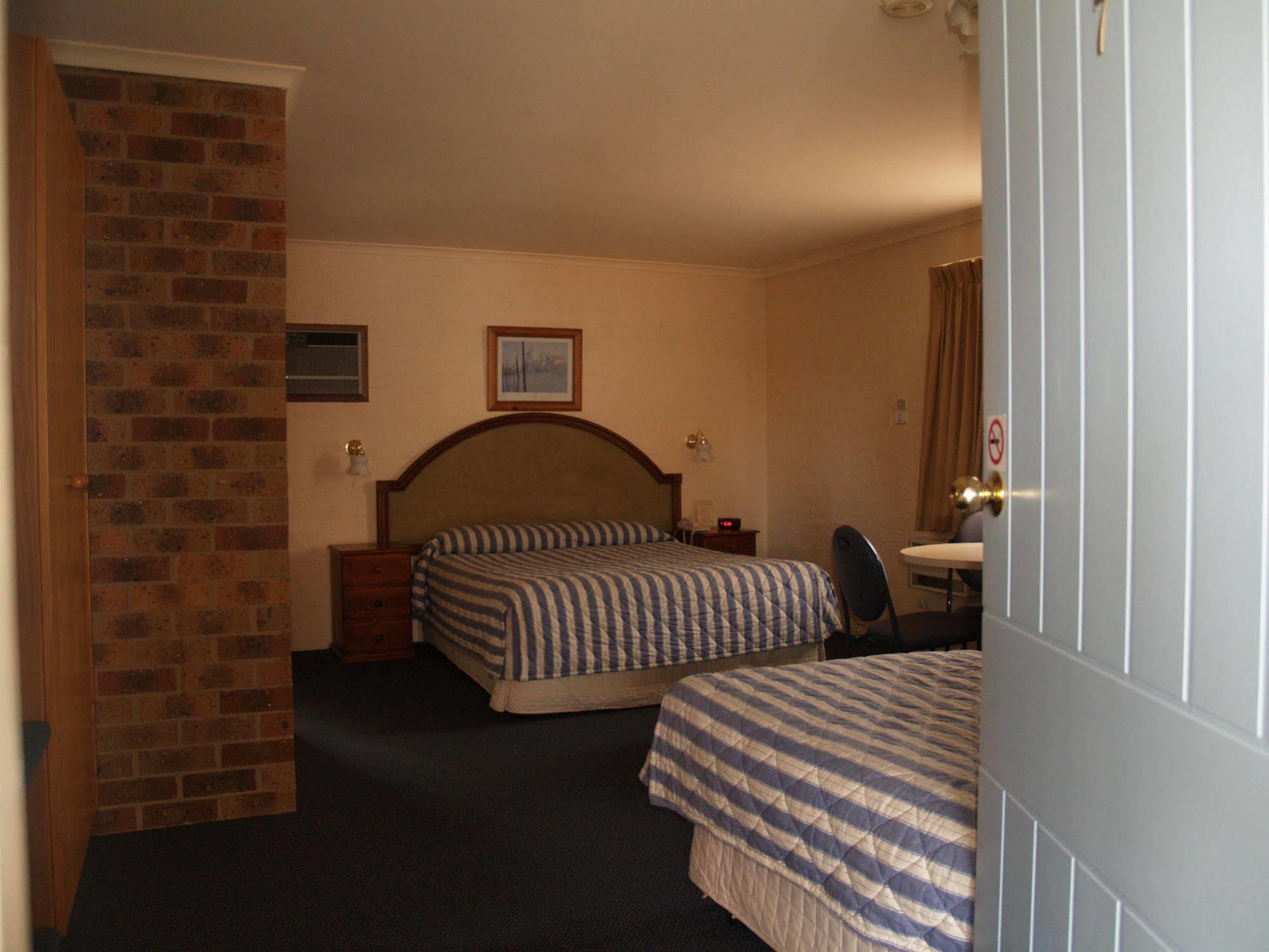Kinross Motel